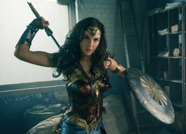 Wonder Woman movie character holding a sword and shield in a battle stance, HD Desktop Wallpaper