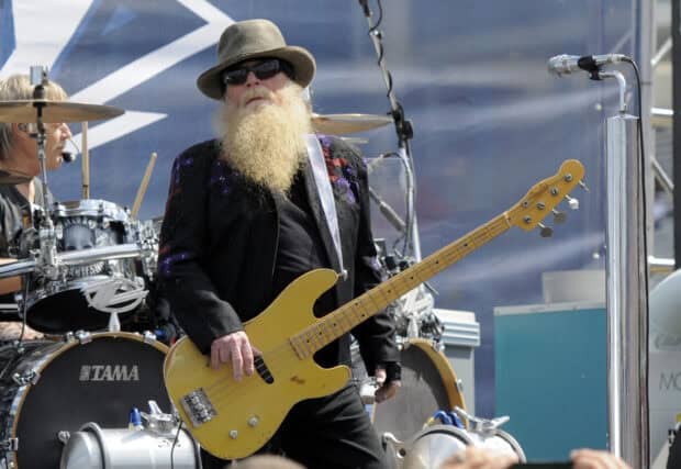 A bearded man from ZZ Top performing live with a bass guitar, 2K Desktop Wallpaper