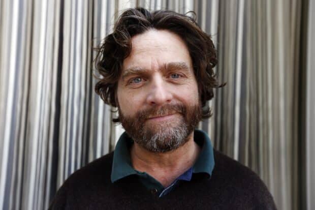 Zach Galifianakis looks directly at the camera with a gentle smile, HD Desktop Wallpaper