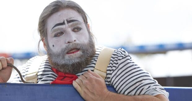 Zach Galifianakis dressed as a clown with facial makeup and a striped shirt, 2K Desktop Wallpaper
