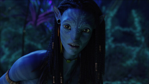 Zoe Saldana as Neytiri looks surprised in the forest scene from Avatar, HD Desktop Wallpaper