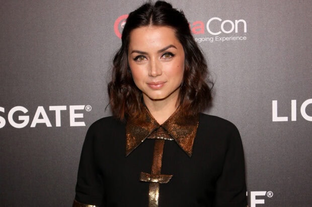 Ana De Armas stands confidently at the event with her signature hairstyle, HD Desktop Wallpaper