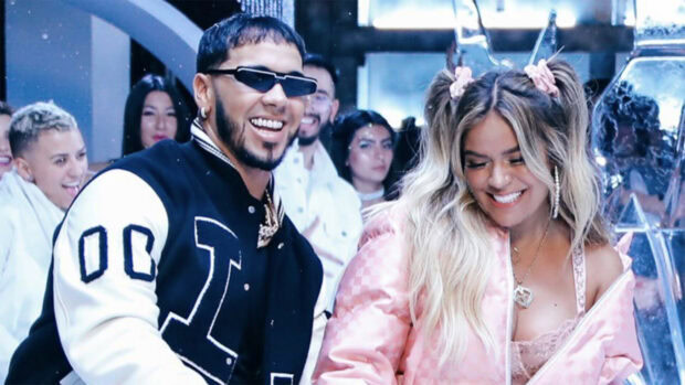 Anuel Aa and a female singer smiling and dancing at a party, HD Desktop Wallpaper