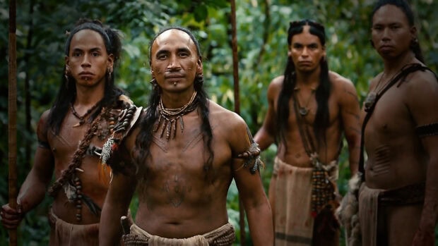 Apocalypto có bốn chiến binh bộ lạc đứng trong bối cảnh rừng rậm, Hình nền máy tính HD