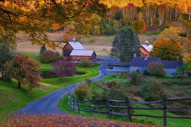 Vermont Wallpapers capture a winding road and colorful fall trees near rural houses, HD Desktop Wallpaper