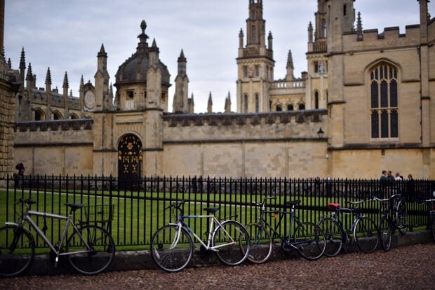 Several bicycles parked on the street in front of a historic Oxford University building, HD Desktop Wallpaper