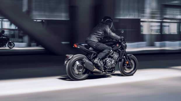 Rider wearing protective gear rides the Honda CB1000R, HD Desktop Wallpaper