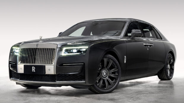 The Rolls Royce Ghost features a sleek black exterior and iconic grille, HD Desktop Wallpaper
