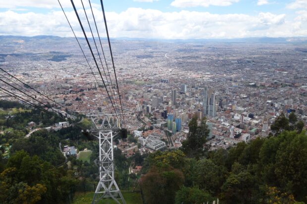 A panoramic view of Bogota with mountains in the background and cable car in the foreground, HD Wallpaper