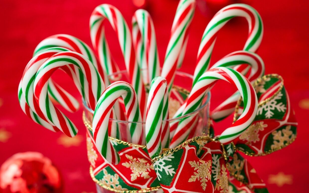 Candy Cane Wallpaper: Transform Your Room for Christmas - PixelsTalk