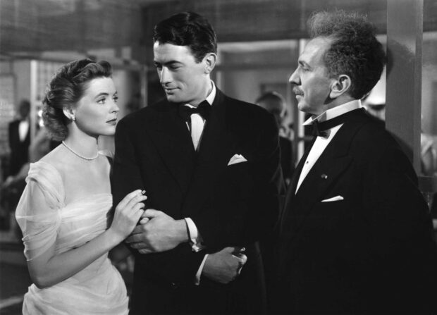A classic black and white scene featuring Gregory Peck with two other actors dressed in formal attire, HD Desktop Wallpaper