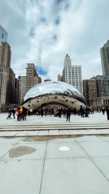 The Cloud Gate sculpture reflects the Chicago skyline and visitors on a cloudy day, HD Mobile Wallpaper