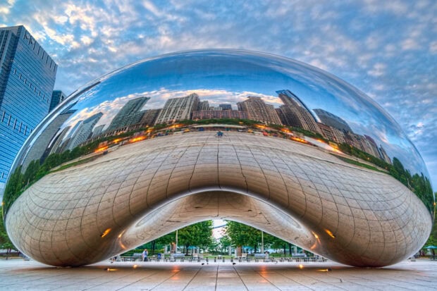 The Cloud Gate Chicago reflects the city skyline under a colorful sky, HD Desktop Wallpaper