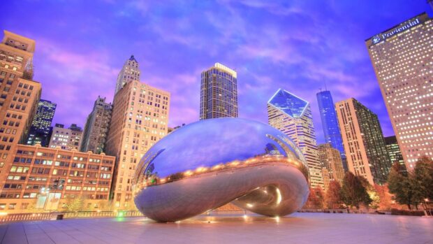 The Cloud Gate sculpture reflects the Chicago skyline during twilight with a purple sky, HD Desktop Wallpaper