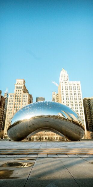 The Cloud Gate in Chicago reflects surrounding buildings under a clear blue sky, HD Mobile Wallpaper