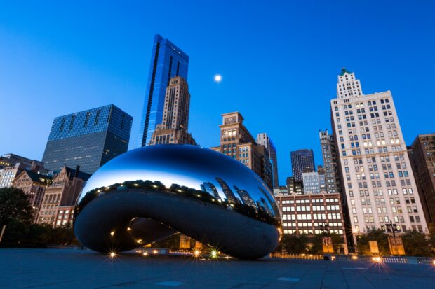 The Cloud Gate sculpture reflects the Chicago skyline under a clear blue sky, HD Desktop Wallpaper