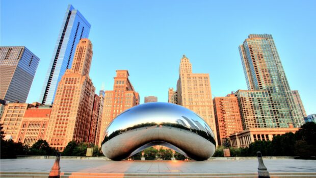 The Cloud Gate Chicago mirrors the surrounding buildings under a clear sky, HD Desktop Wallpaper