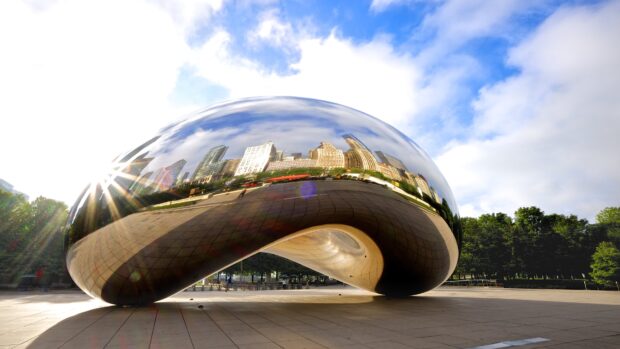 The Cloud Gate Chicago Wallpapers sculpture reflects the city skyline under a blue sky, 4K Desktop Wallpaper