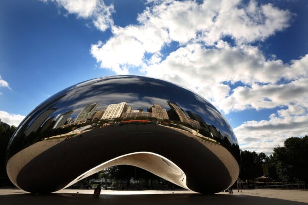 The Cloud Gate sculpture reflects the Chicago skyline under a partly cloudy sky, HD Desktop Wallpaper