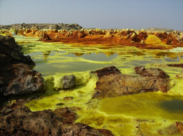 The Danakil Depression in Ethiopia shows unique sulfur formations and colorful mineral deposits, 2K Desktop Wallpaper