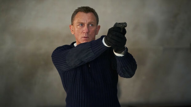 Daniel Craig aiming a pistol in an intense moment from No Time To Die Wallpapers, 2K Desktop Wallpaper