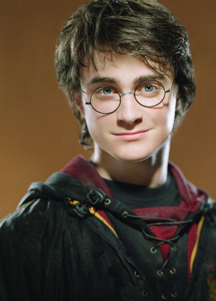 Daniel Radcliffe wearing round glasses and a cloak with a scar on his forehead, HD Mobile Wallpaper