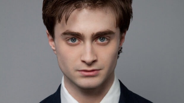 Daniel Radcliffe looks directly at the camera with a serious expression, HD Desktop Wallpaper