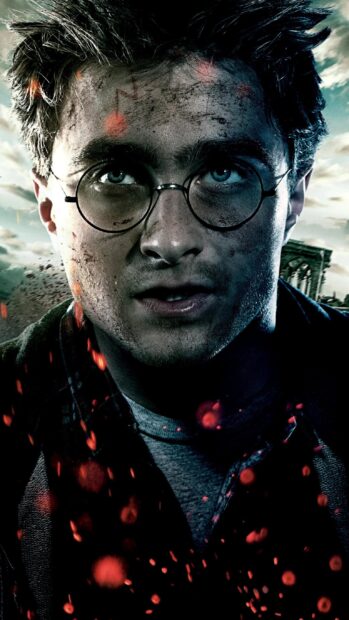 Daniel Radcliffe shows a determined expression covered in dirt and embers, 2K Phone Wallpaper