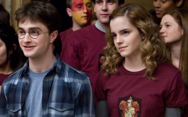 Daniel Radcliffe smiling with Emma Watson and other people at an event, 2K Desktop Wallpaper