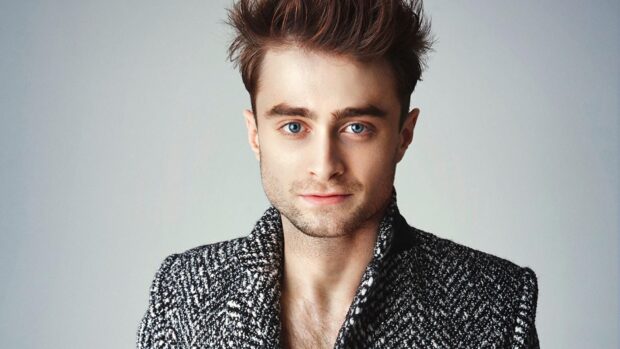 Daniel Radcliffe is wearing a black and white patterned jacket with a neutral background, HD Desktop Wallpaper