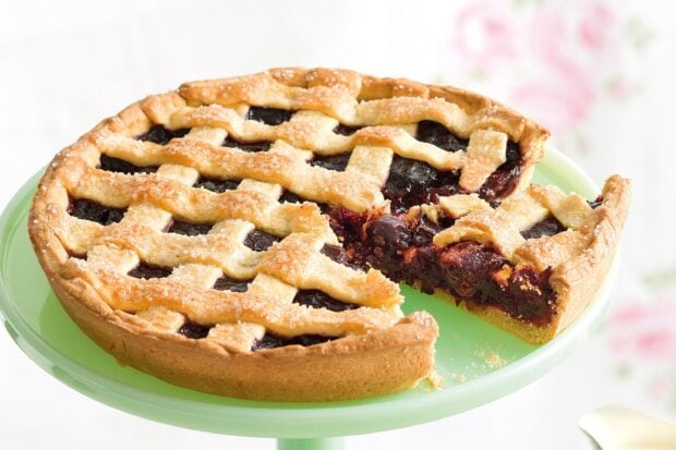 A cherry pie slice with lattice crust on a green cake stand, 2K Desktop Wallpaper