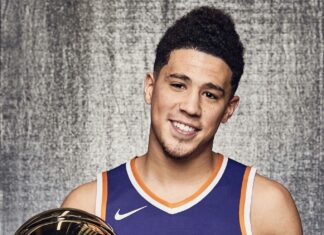 Devin Booker holding his NBA 3 point contest trophy with a smile, HD Desktop Wallpaper
