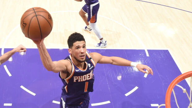 Devin Booker is jumping to dunk the ball on the court, HD Desktop Wallpaper