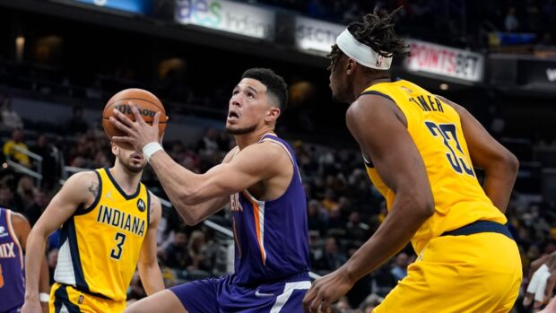 Devin Booker scoring during a match against Indiana players, HD Desktop Wallpaper