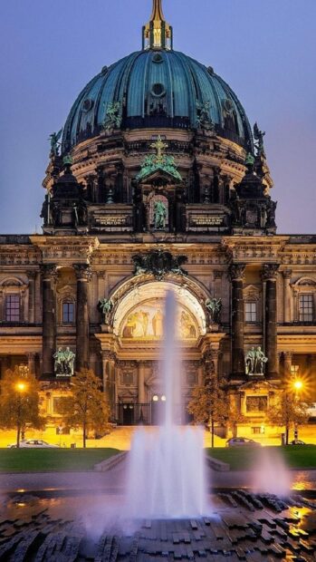 Hình nền Dom Berlin hiển thị mái vòm và đài phun nước được chiếu sáng vào ban đêm, Hình nền di động HD