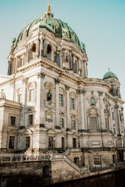 Hình nền Dom Berlin ghi lại thiết kế tuyệt đẹp của nhà thờ mang tính biểu tượng, Hình nền di động HD