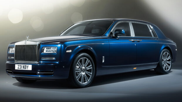 The Rolls Royce Phantom luxury car shines in a studio setting, 4K Desktop Wallpaper