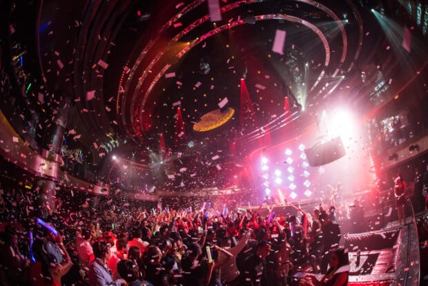 The lively nightclub scene is filled with a crowd dancing under vibrant lights and falling confetti, HD Desktop Wallpaper