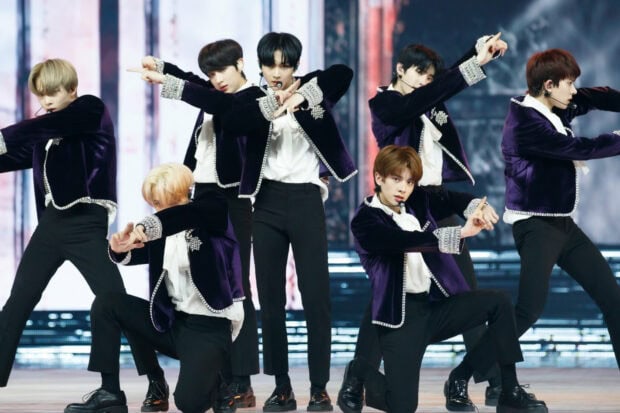 Enhypen members are synchronized in a dance during their stage performance, HD Desktop Wallpaper