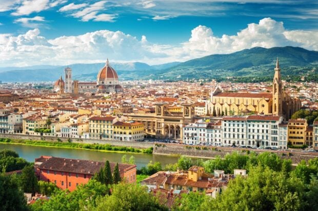 A panoramic view of Florence wallpapers featuring the cathedral and river under a blue sky, HD Desktop Wallpaper