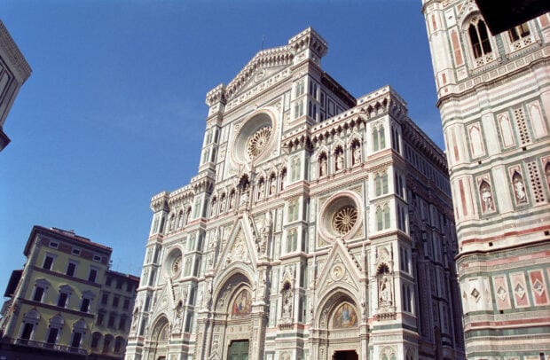 The Florence cathedral facade shows intricate marble decorations and sculptures, 2K Desktop Wallpaper