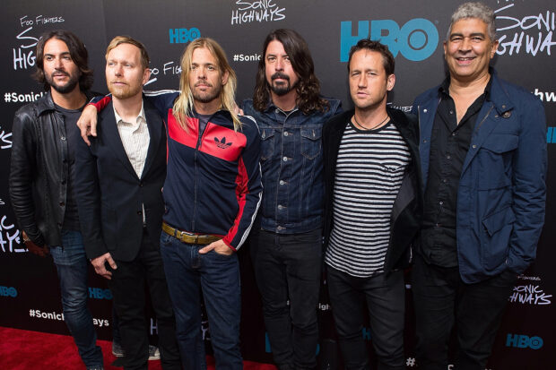 The Foo Fighters band members pose together at an event, HD Desktop Wallpaper