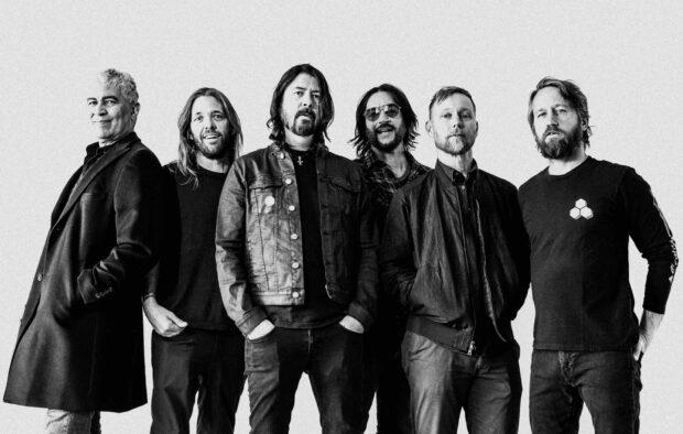 Foo Fighters Wallpapers showing six members standing together in black and white, HD Desktop Wallpaper