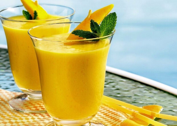 A glass of mango drink with a slice of mango and mint leaves on top, HD Desktop Wallpaper