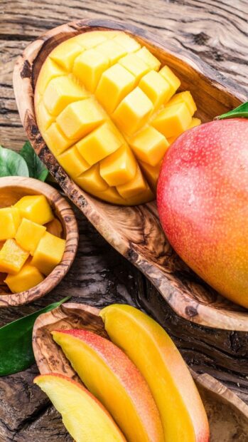 Fresh mango slices and cubes in wooden bowls showcasing mango wallpapers, HD Phone Wallpaper