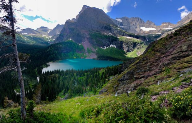 A turquoise lake surrounded by mountains and forest in Glacier National Park, HD Desktop Wallpaper