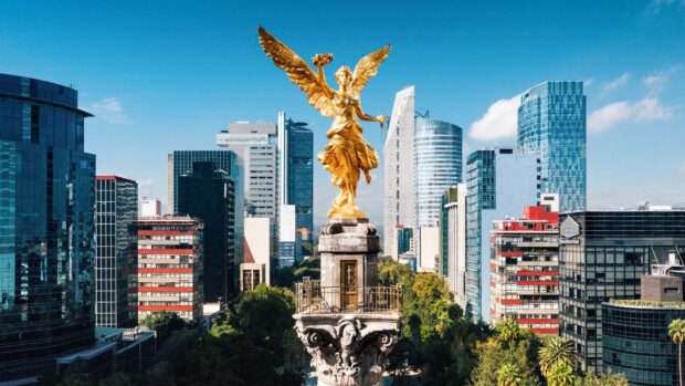 The golden Angel of Independence statue stands tall among modern Mexico City buildings, HD Desktop Wallpaper
