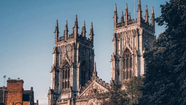 Kiến trúc Gothic có các mái vòm nhọn và chóp nhọn, Hình nền máy tính 4K