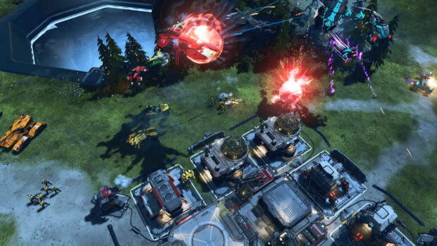 Trò chơi Halo Wars cho thấy các đơn vị chiến đấu và vụ nổ trên chiến trường, Hình nền máy tính HD