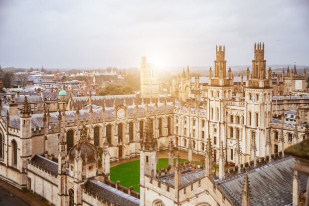 The historic architecture of Oxford University shines brightly under the morning sun, HD Desktop Wallpaper